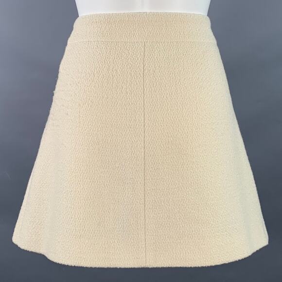 CELINE Size 8 Cream Wool Blend Boucle Two Pockets Snaps Mini Skirt - Picture 3 of 7